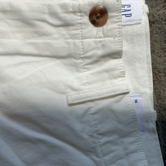 NWT White 5" Kahki Shorts - Picture 4 of 4